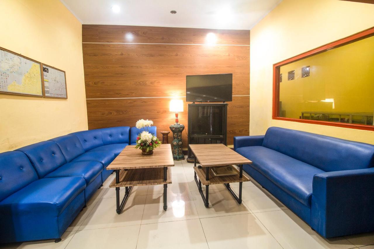 Oyo 3104 Wisata Hotel Ambon Esterno foto
